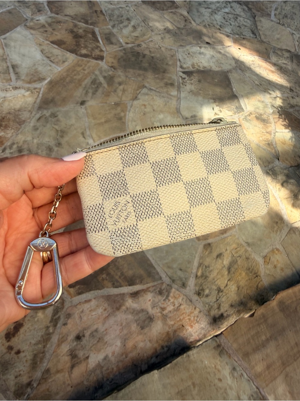 Louis Vuitton Damier Azur Mini Key Pouch in Cream and Light Gray - Picture 2 of 14